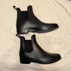 Ankle black boots